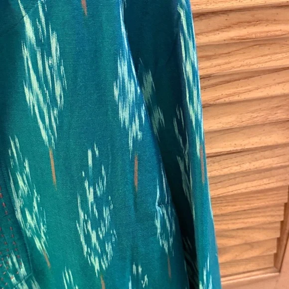 NWT 🌸 J. Jill Teal and white Patterned Blouse Size Medium - Picture 4 of 10